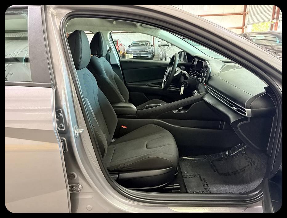 Hyundai Elantra photo 9