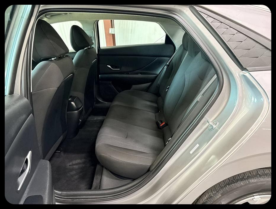 Hyundai Elantra photo 10