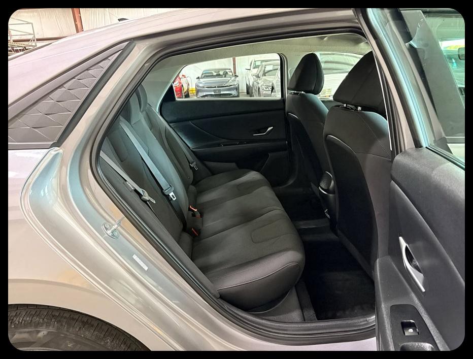 Hyundai Elantra photo 11