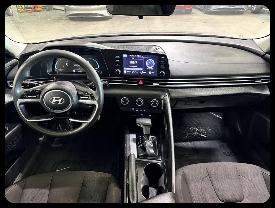 Hyundai Elantra photo 12