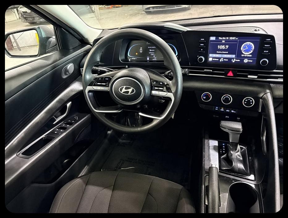 Hyundai Elantra photo 13