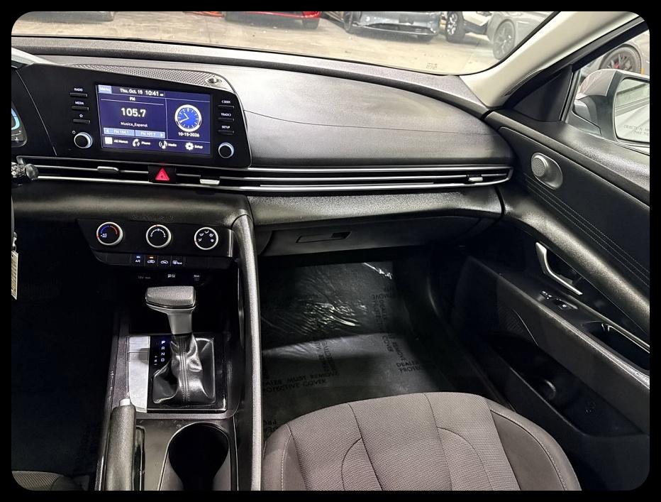 Hyundai Elantra photo 14
