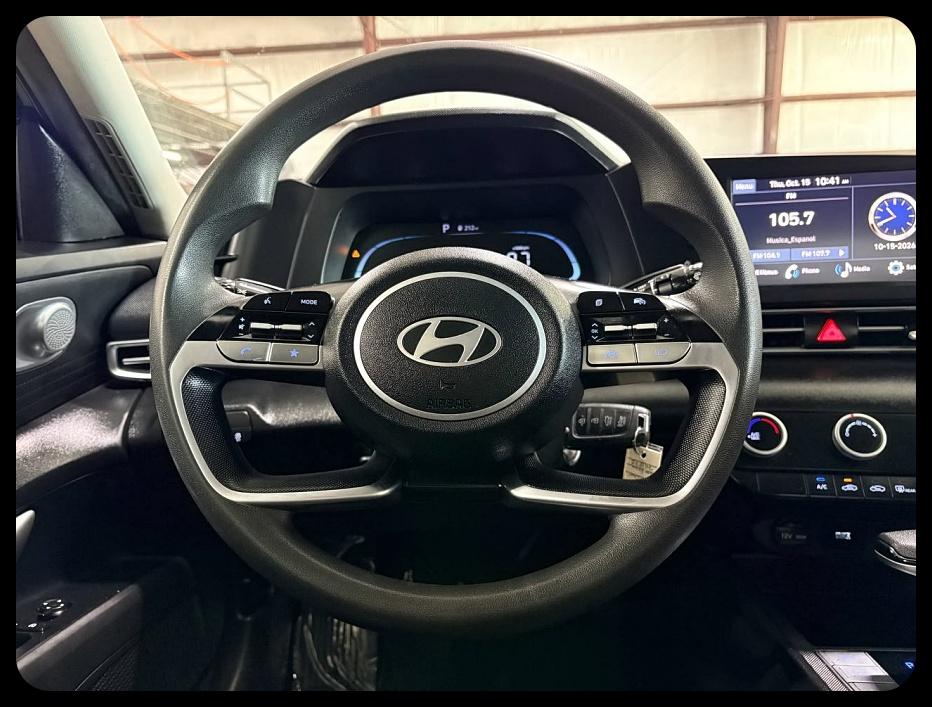 Hyundai Elantra photo 16