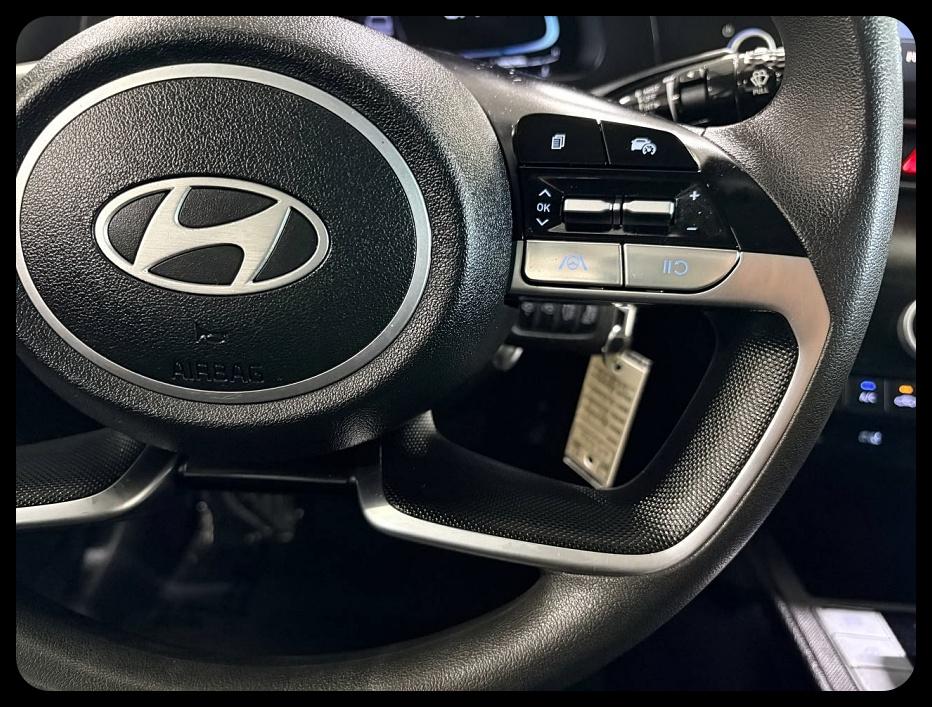 Hyundai Elantra photo 18
