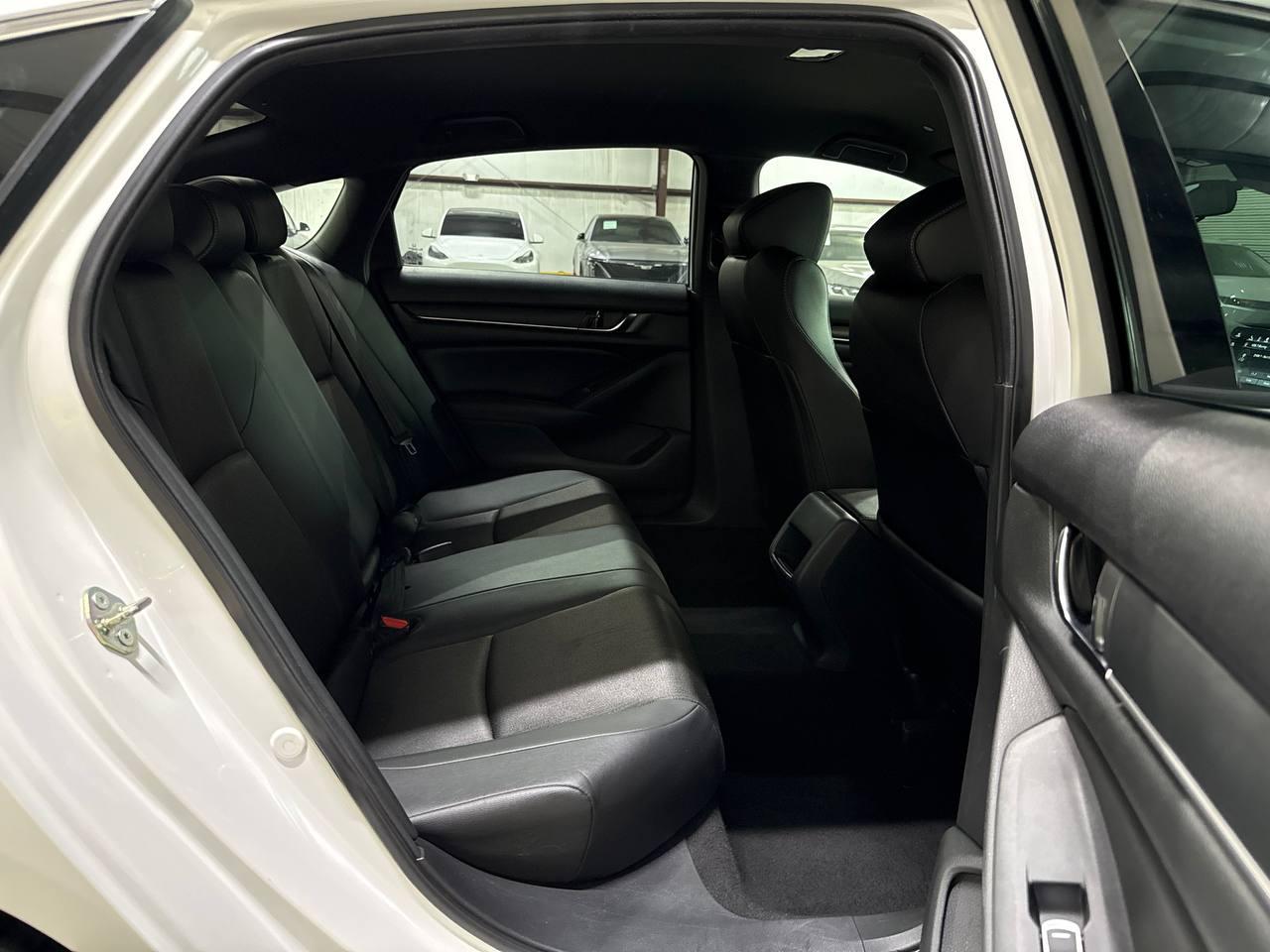 Honda Accord photo 12