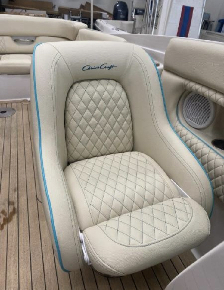 Chris-Craft Cabin Cruiser  2004