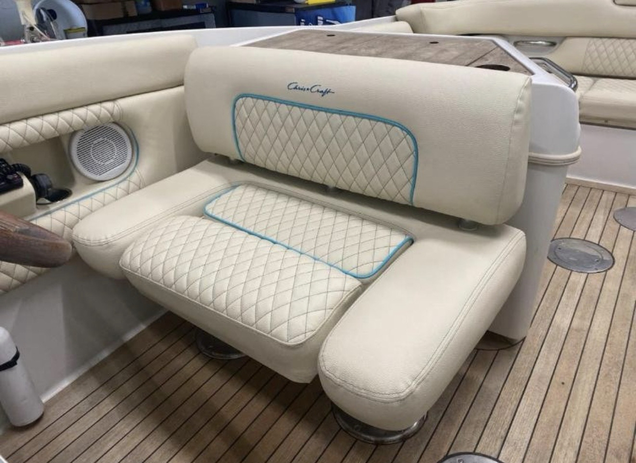 Chris-Craft Cabin Cruiser  2004