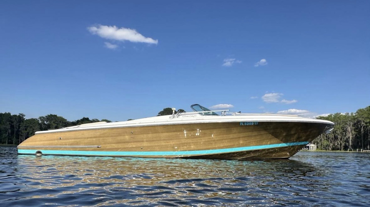 Chris-Craft Cabin Cruiser  2004