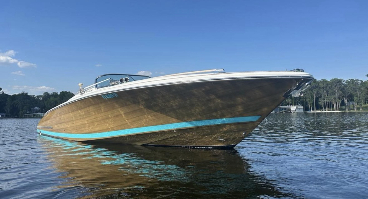 Chris-Craft Cabin Cruiser  2004