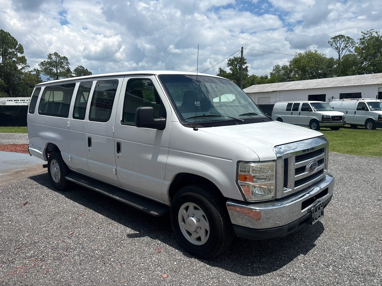 Ford Econoline/Club Wagon E350 Super Club Wagon 2012