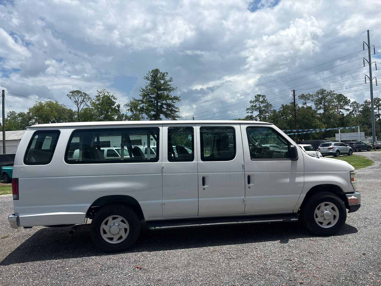 Ford Econoline/Club Wagon E350 Super Club Wagon 2012