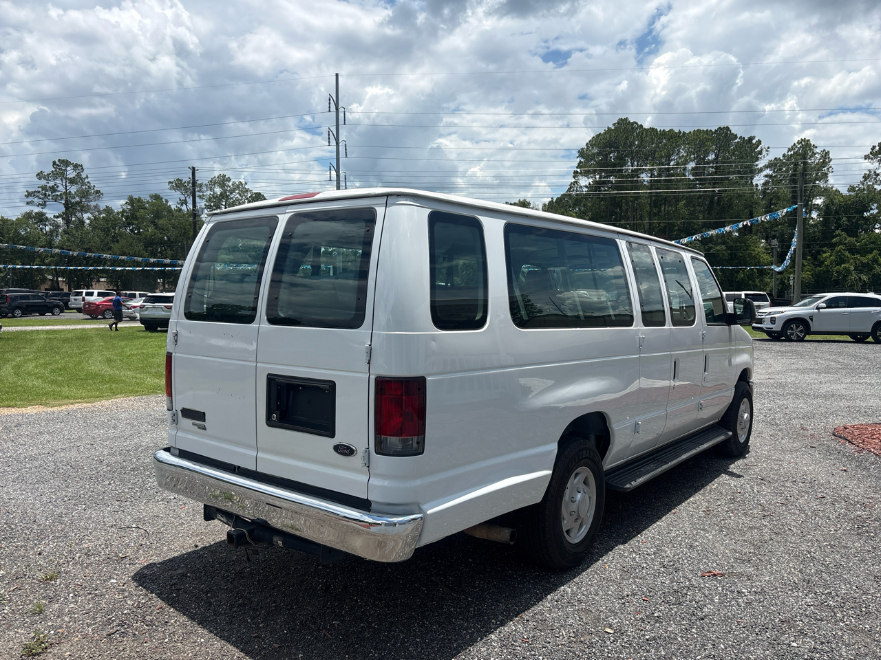 Ford Econoline/Club Wagon E350 Super Club Wagon 2012