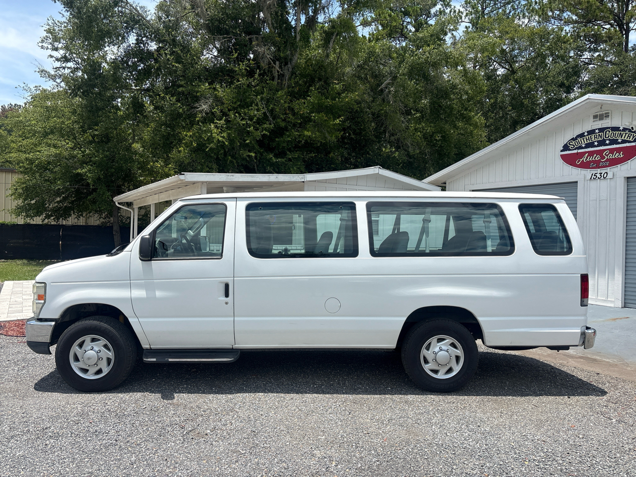 Ford Econoline/Club Wagon E350 Super Club Wagon 2012