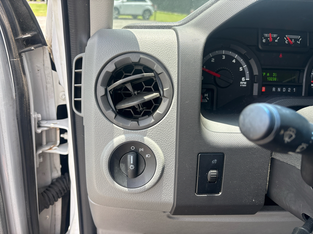Ford Econoline/Club Wagon E350 Super Club Wagon 2012