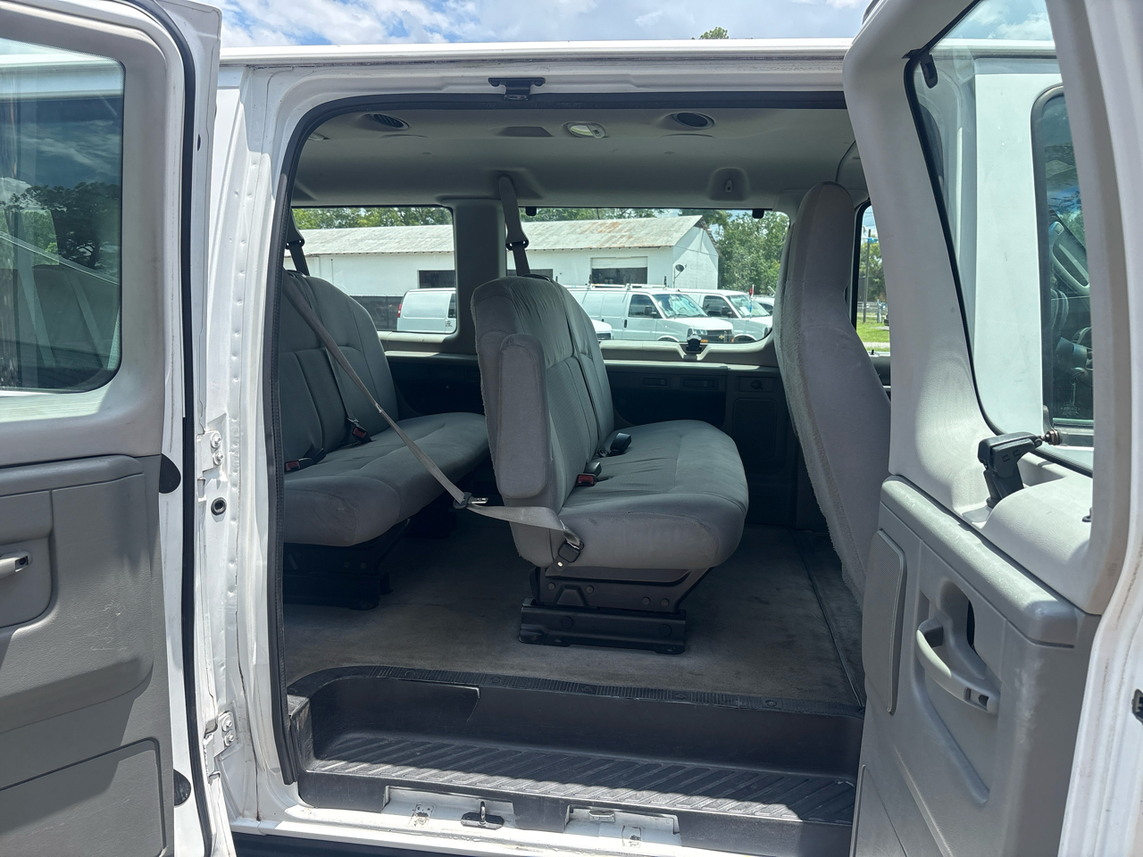 Ford Econoline/Club Wagon E350 Super Club Wagon 2012