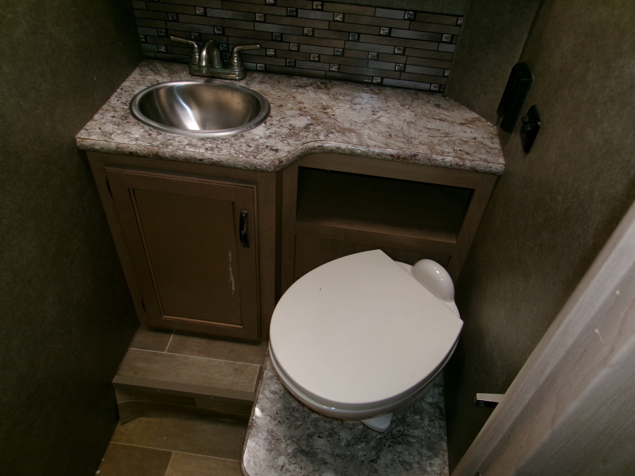 Thor Motor Coach Chateau  2020