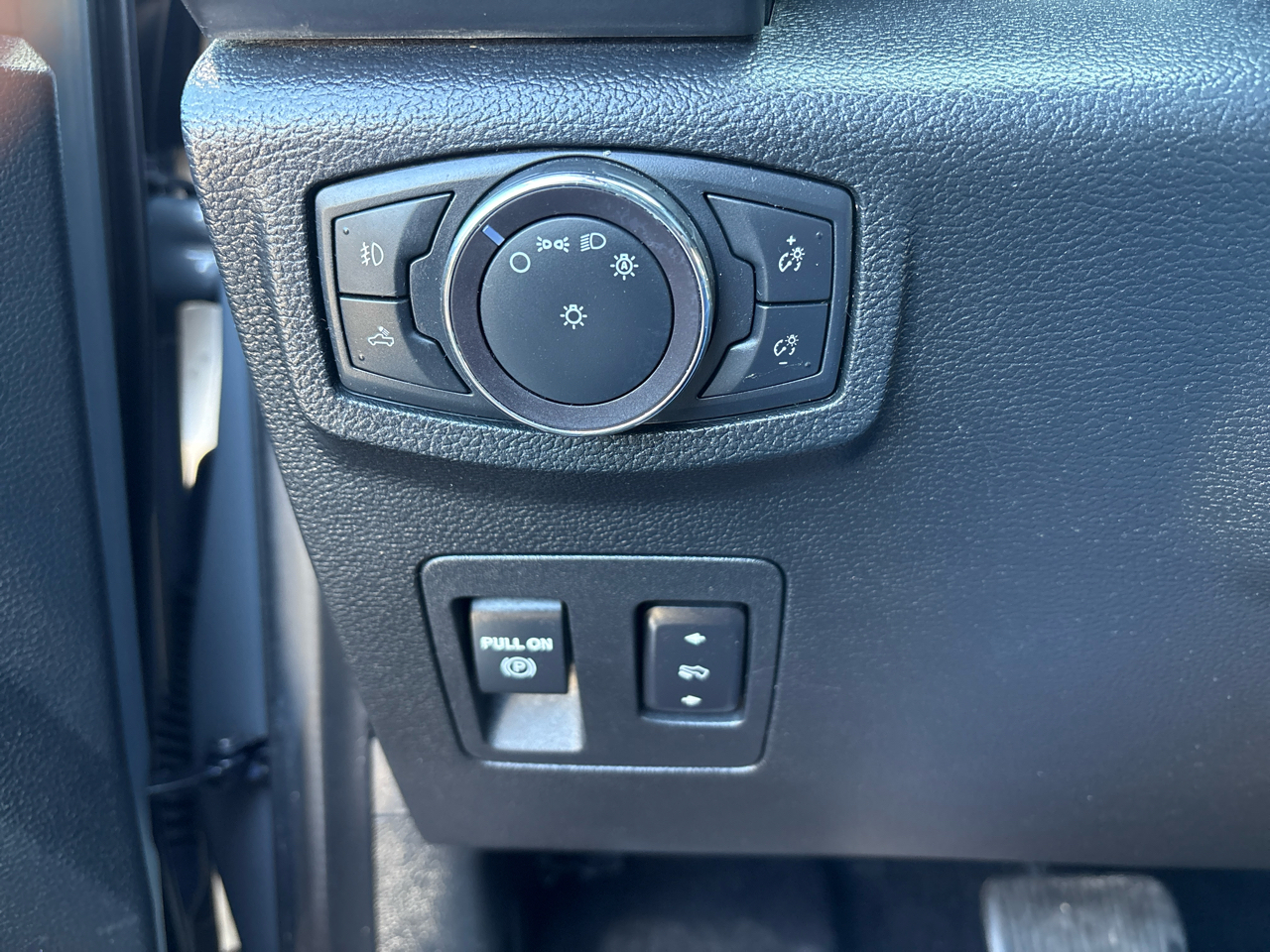 Ford F-150 4WD SuperCrew 145" FX4 2019