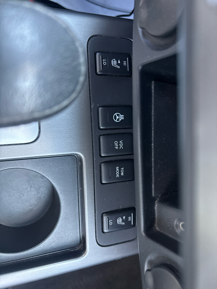 Nissan Armada 2WD 4dr Platinum 2010