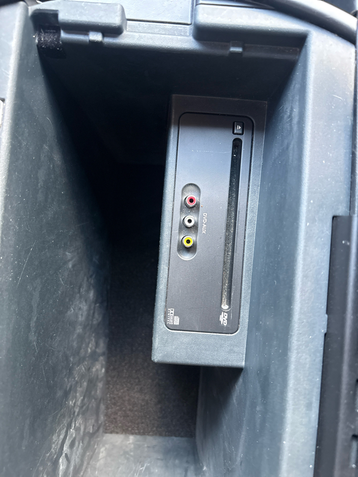 Nissan Armada 2WD 4dr Platinum 2010