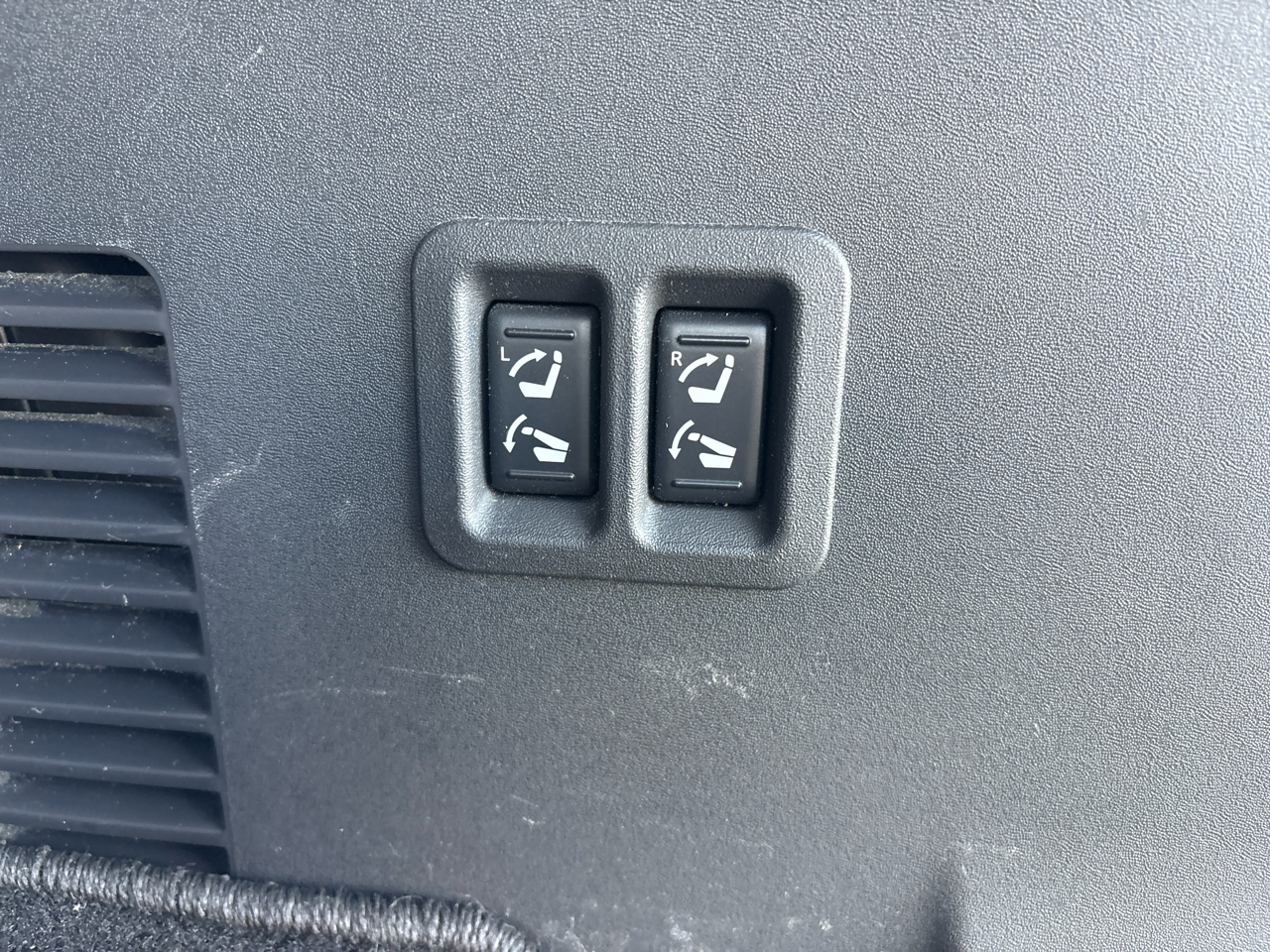 Nissan Armada 2WD 4dr Platinum 2010