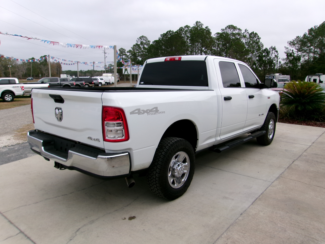 RAM 2500 Tradesman 4x4 Crew Cab 6'4" Box 2022