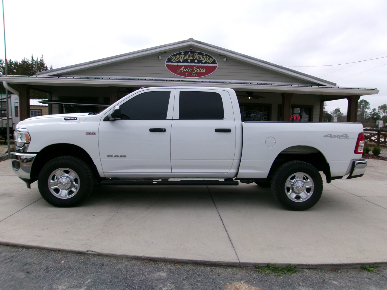 RAM 2500 Tradesman 4x4 Crew Cab 6'4" Box 2022