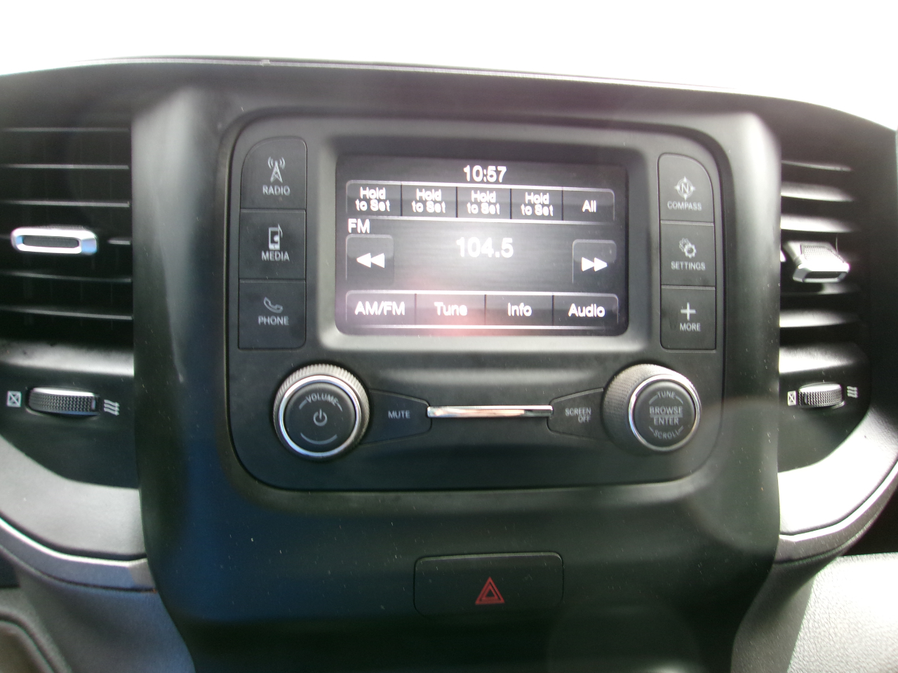 RAM 2500 Tradesman 4x4 Crew Cab 6'4" Box 2022