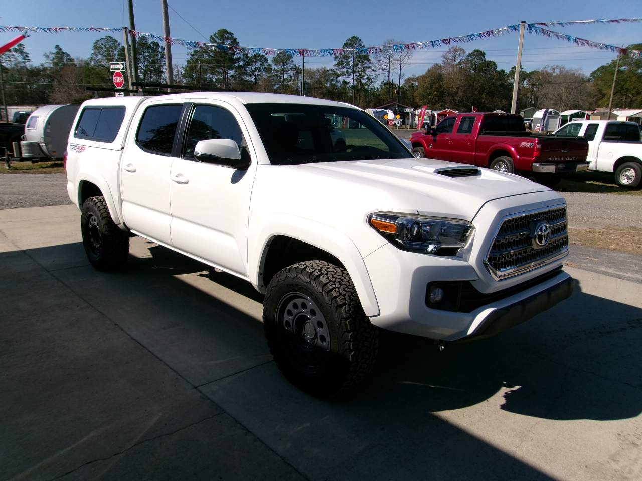 Toyota Tacoma TRD Off Road Double Cab 5' Bed V6 4x4 MT (Natl) 2017
