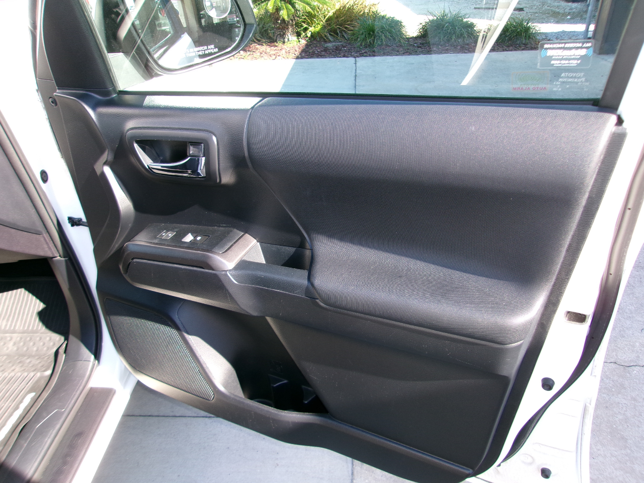 Toyota Tacoma TRD Off Road Double Cab 5' Bed V6 4x4 MT (Natl) 2017