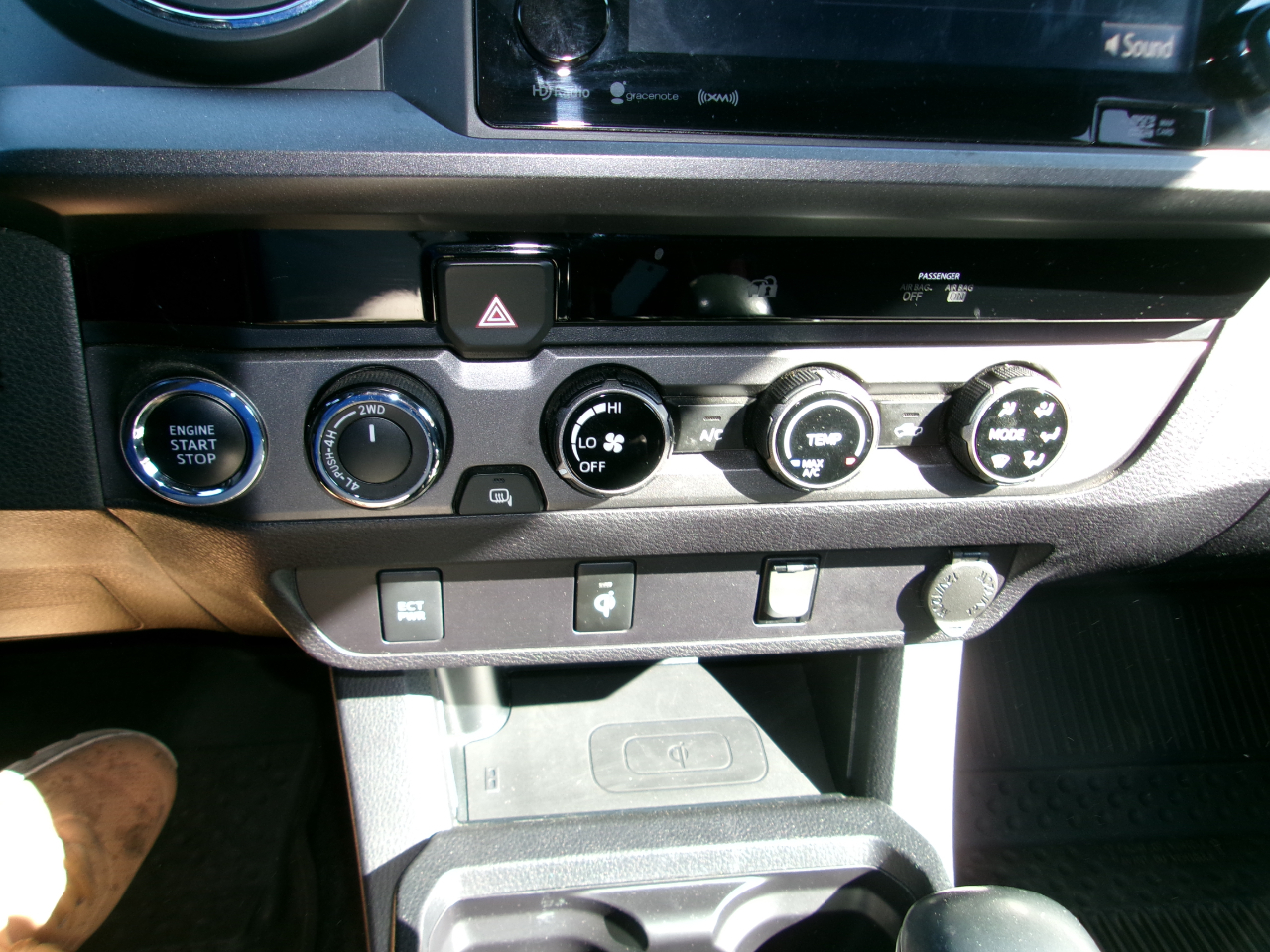 Toyota Tacoma TRD Off Road Double Cab 5' Bed V6 4x4 MT (Natl) 2017