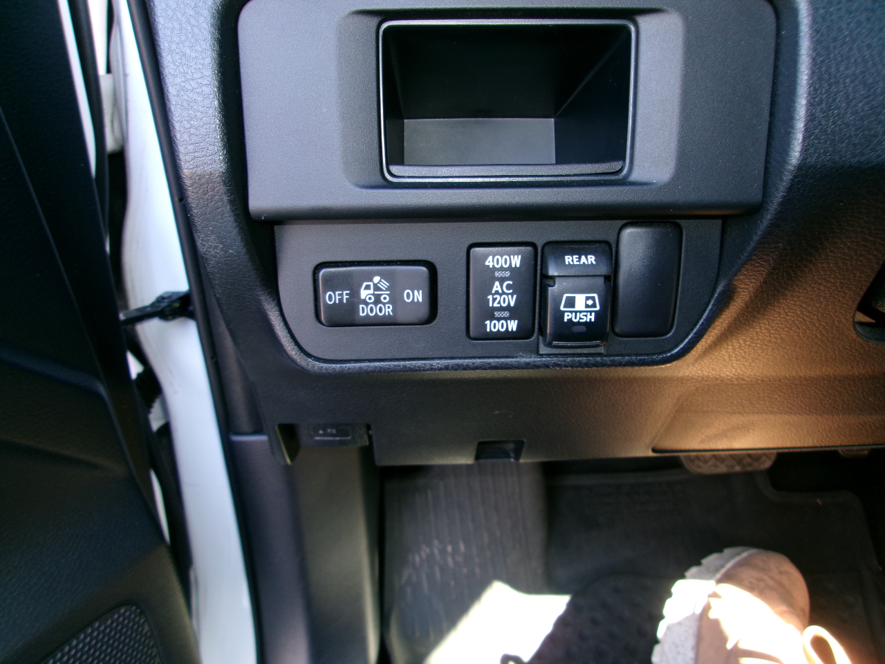 Toyota Tacoma TRD Off Road Double Cab 5' Bed V6 4x4 MT (Natl) 2017