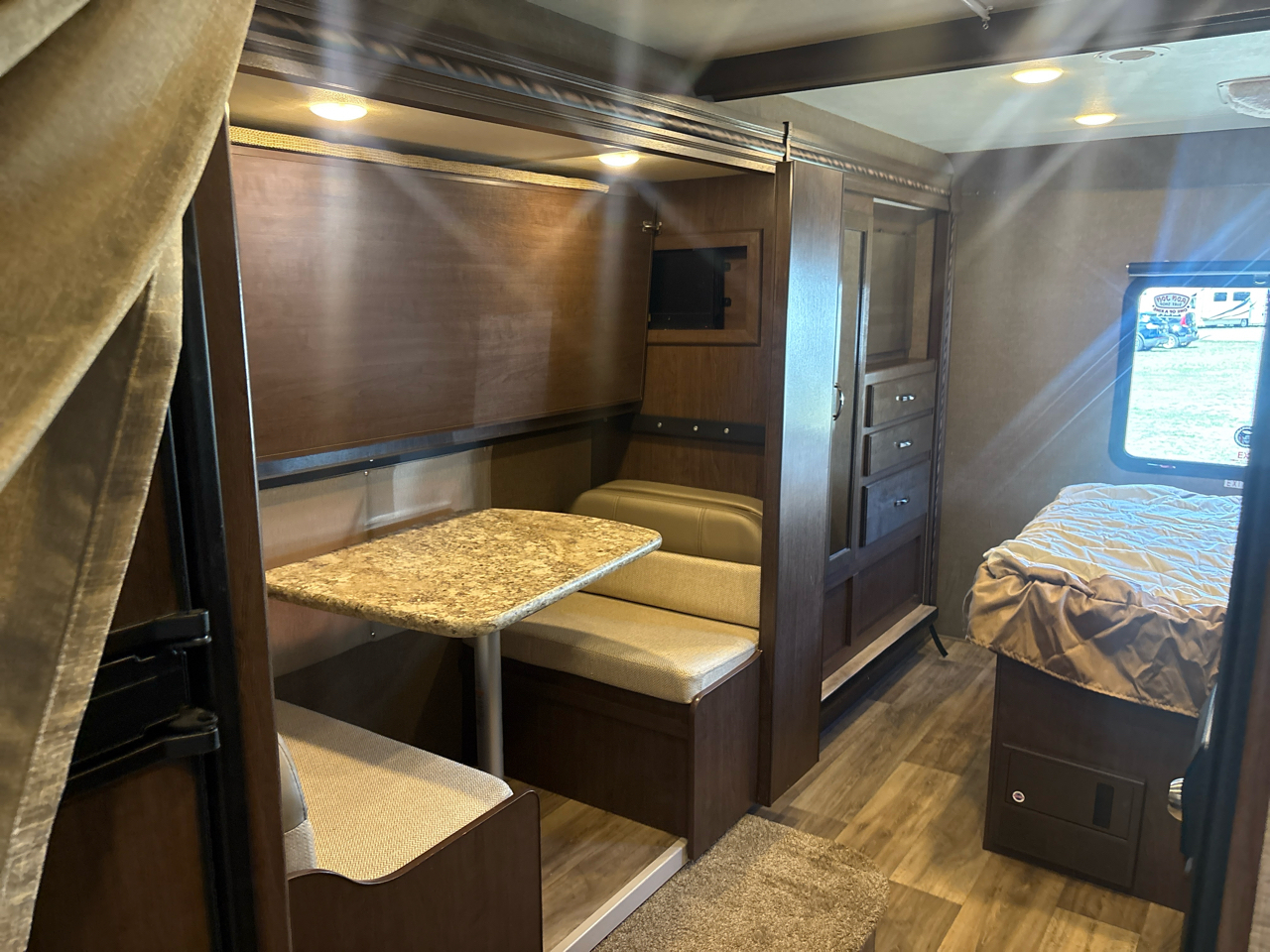 Thor Motor Coach Freedom Elite  2017