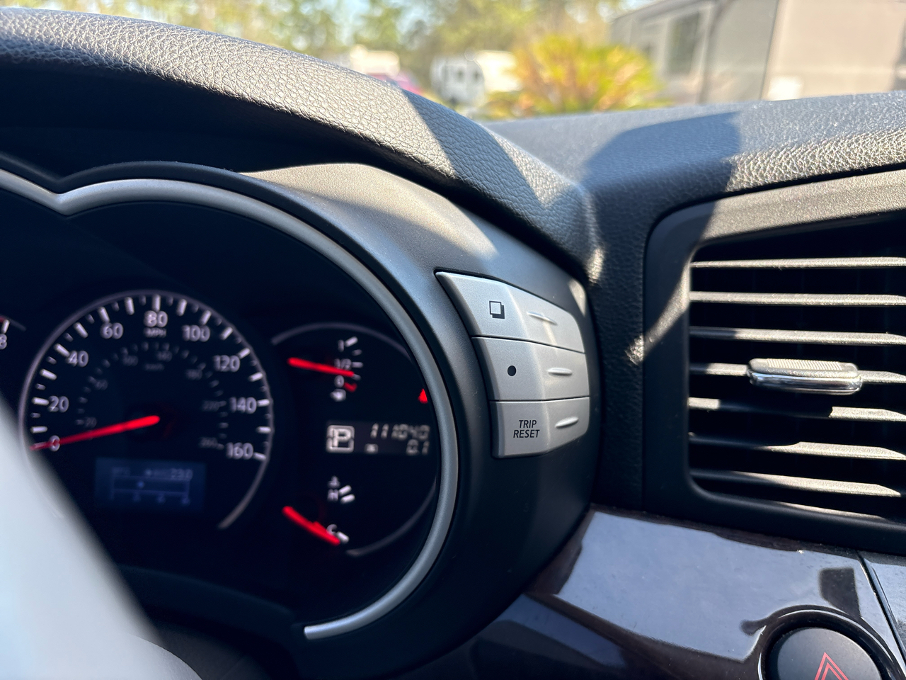 Nissan Quest 4dr SV 2015