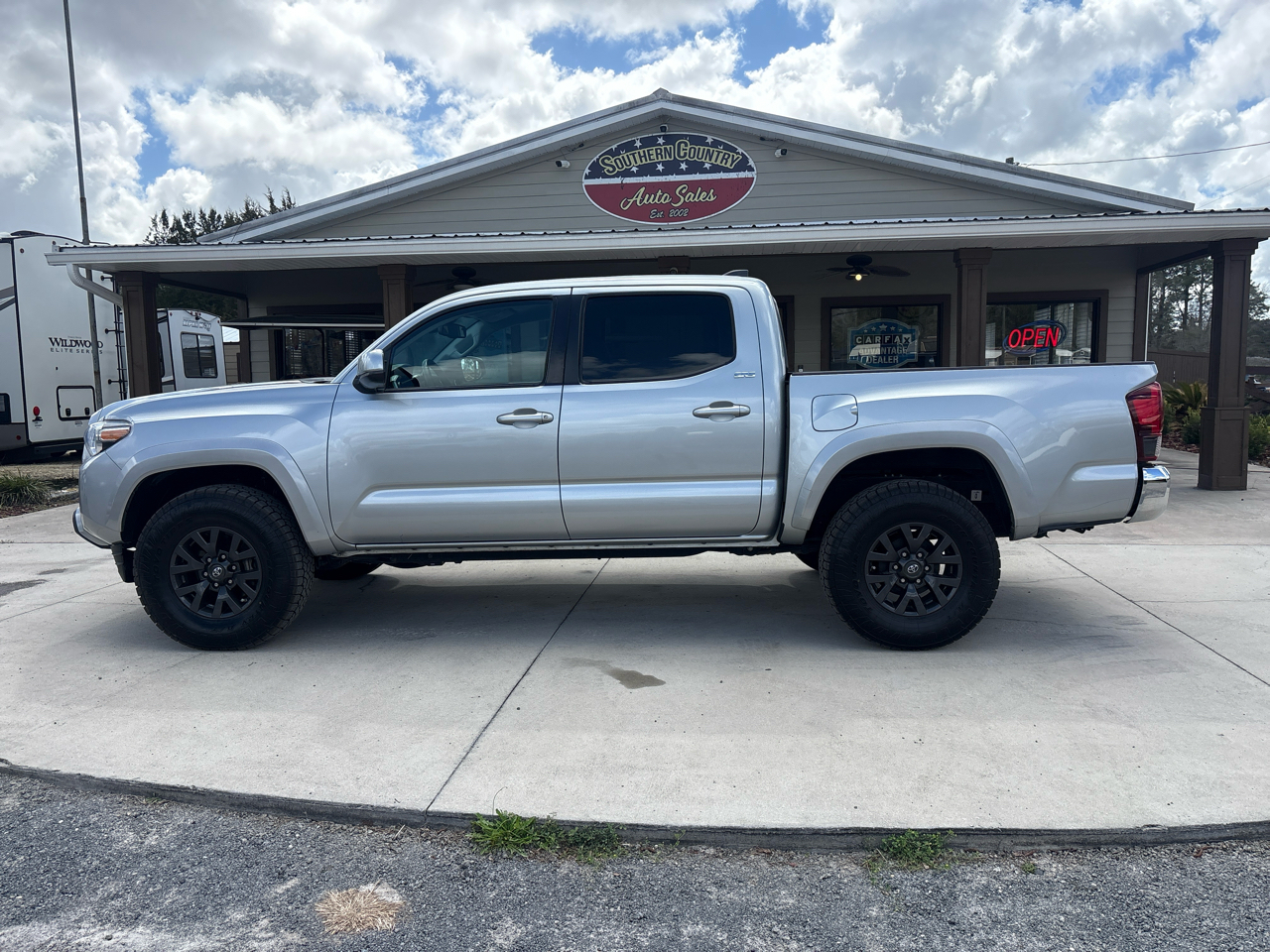 Toyota Tacoma 2WD SR5 Double Cab 5' Bed V6 AT (Natl) 2022