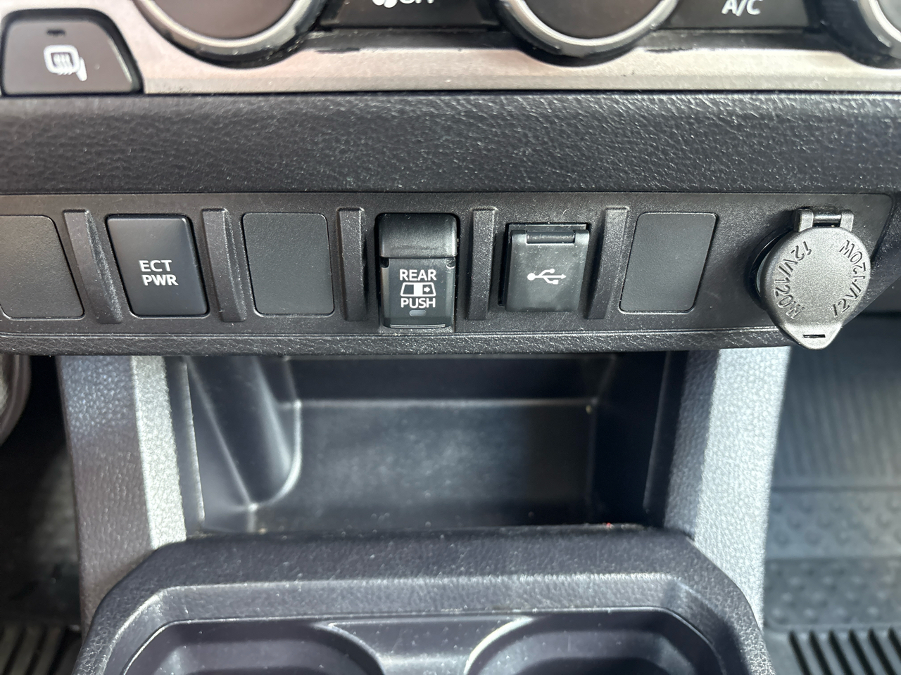 Toyota Tacoma 2WD SR5 Double Cab 5' Bed V6 AT (Natl) 2022