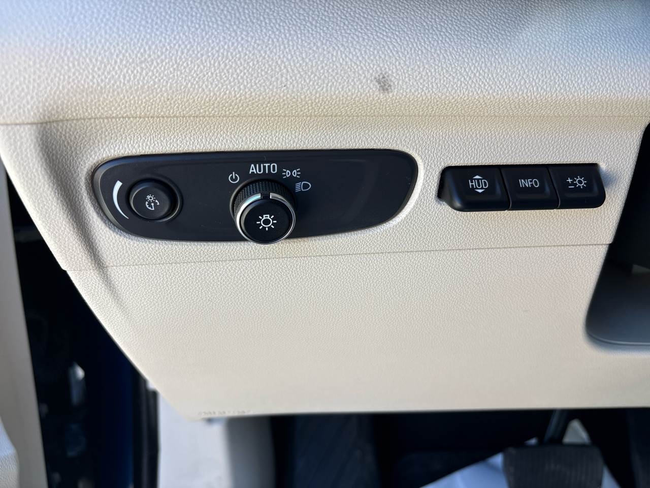 Buick Envision FWD 4dr Avenir 2023