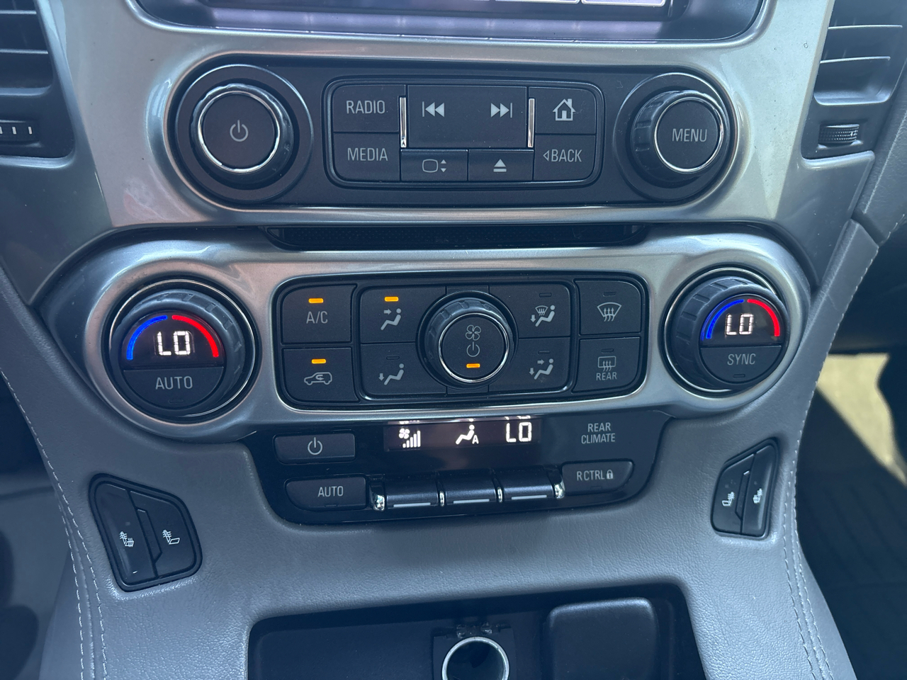 Chevrolet Suburban 2WD 4dr 1500 LT 2019