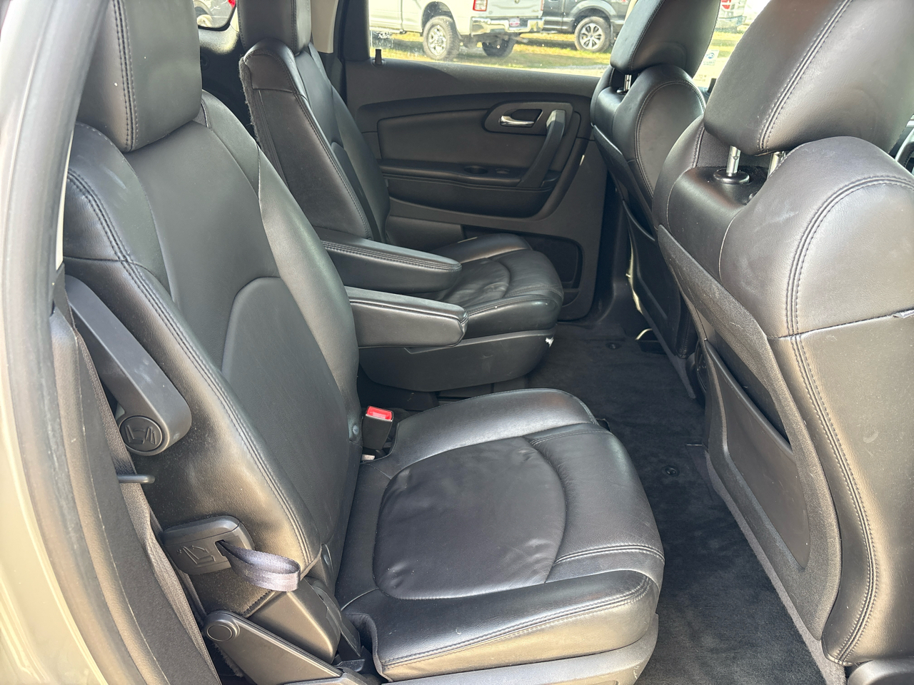Chevrolet Traverse FWD 4dr LT w/2LT 2011