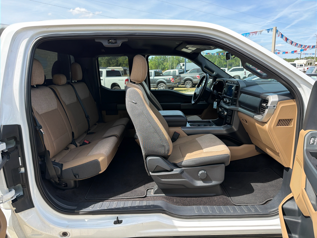 Ford F-150 2WD SuperCab 145" XLT 2021