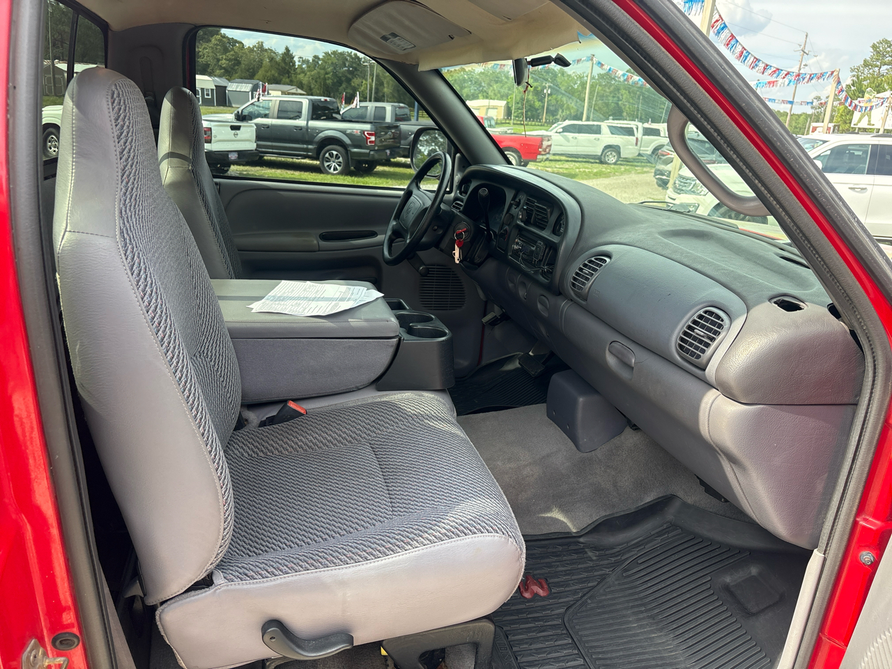 Dodge Ram 1500 2dr Reg Cab 119" WB Work Special 2001