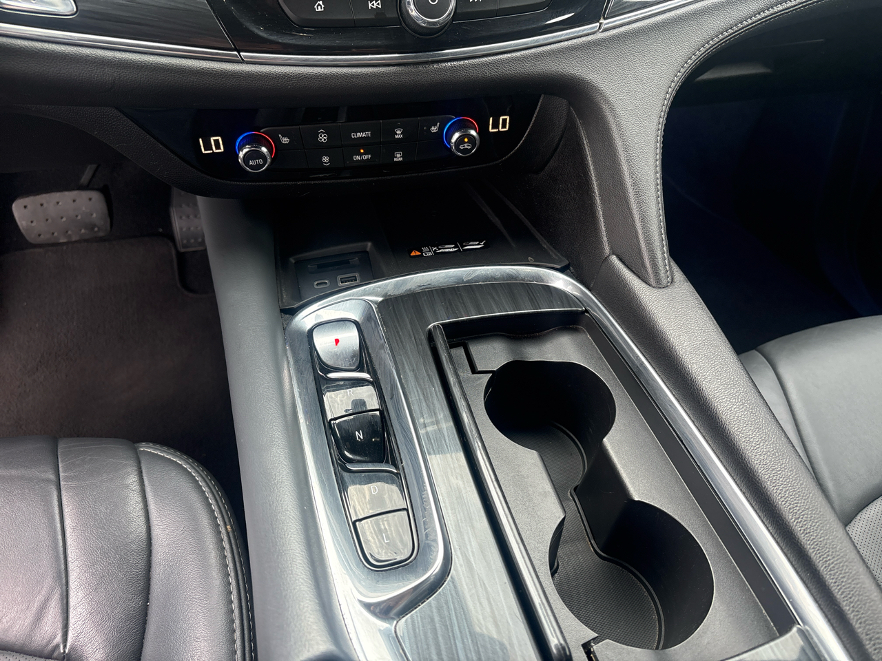 Buick Enclave FWD 4dr Essence 2023
