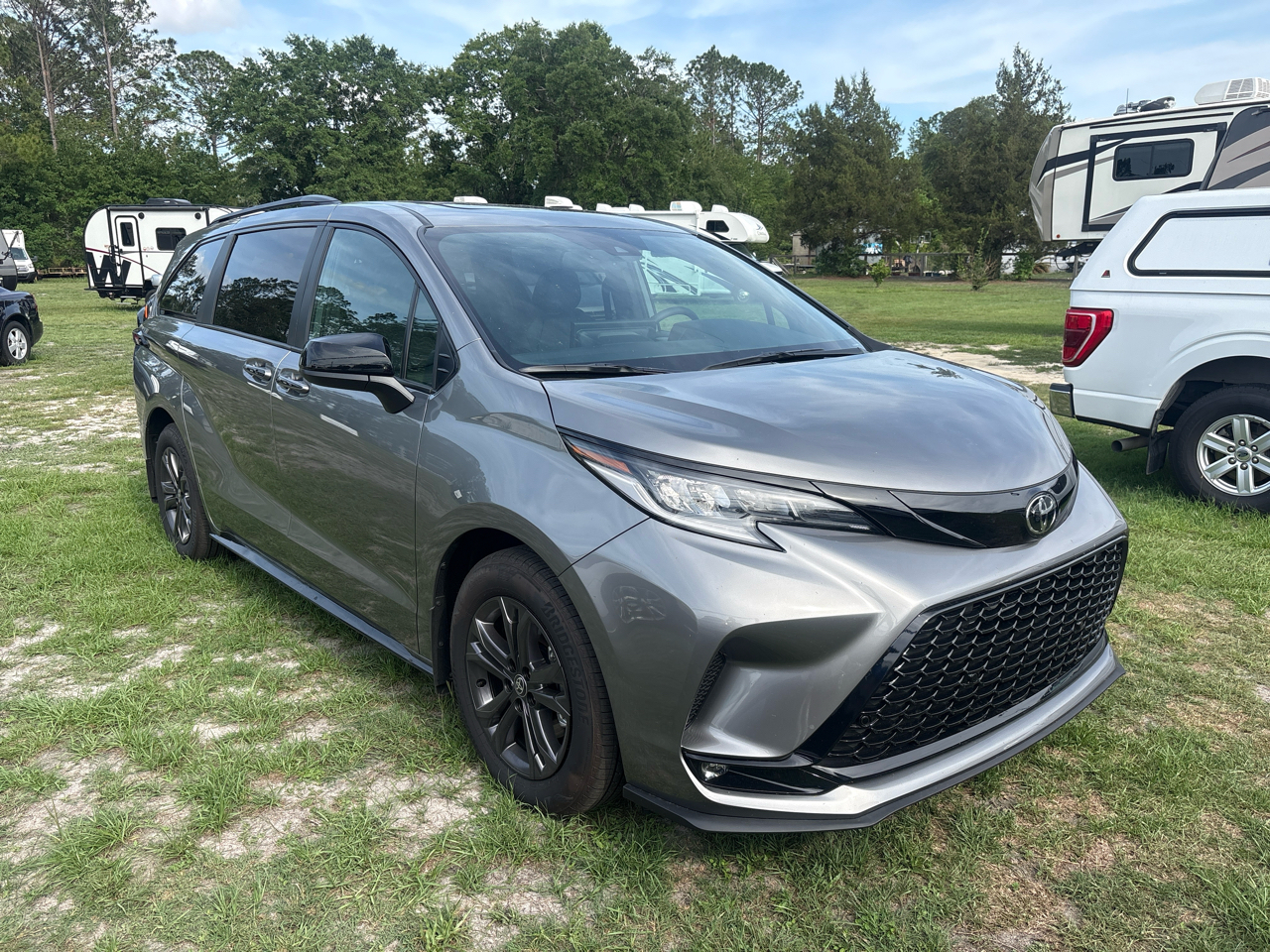 Toyota Sienna XSE AWD 7-Passenger (Natl) 2026