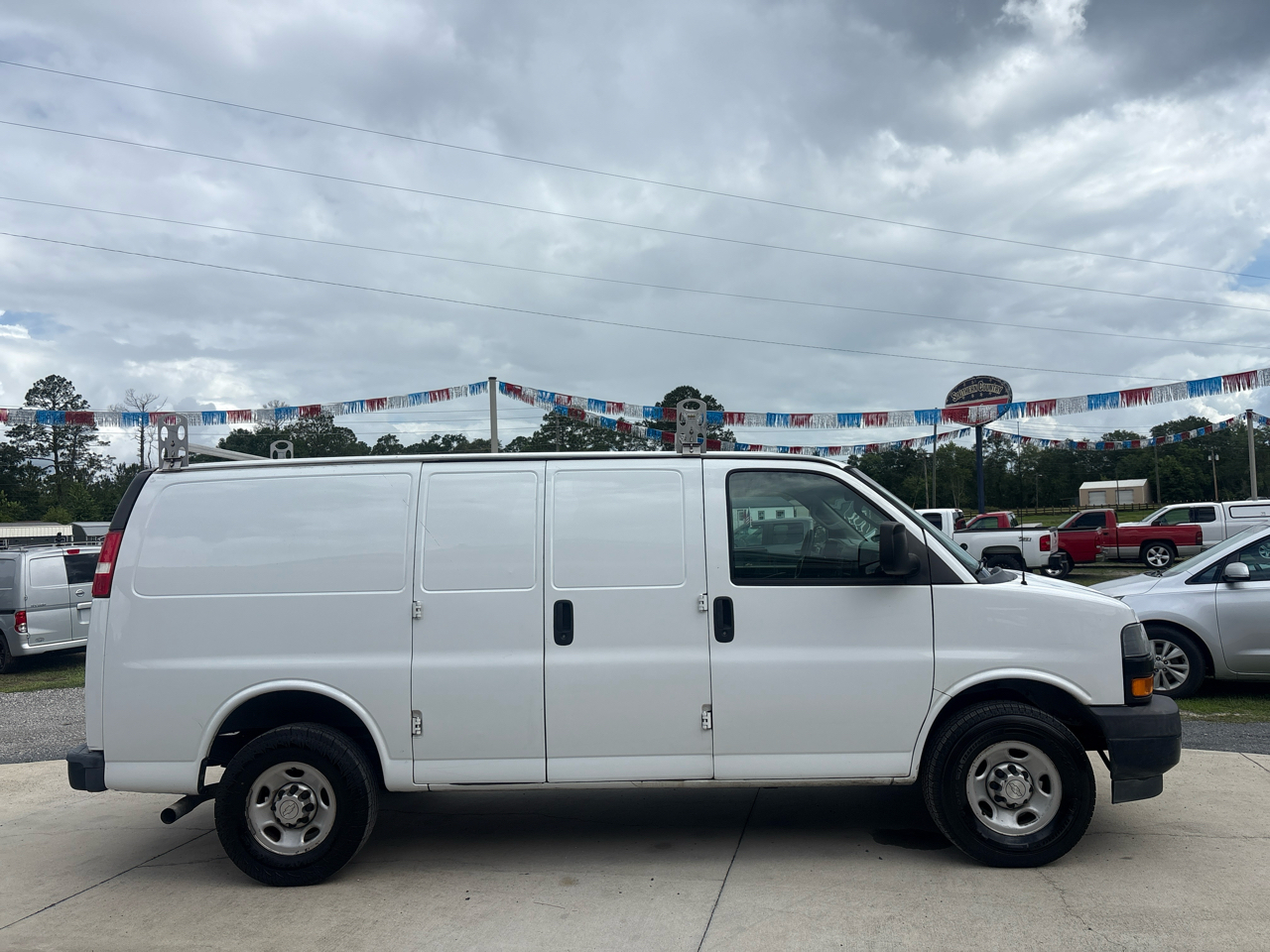 Chevrolet Express Cargo Van RWD 2500 135" 2020