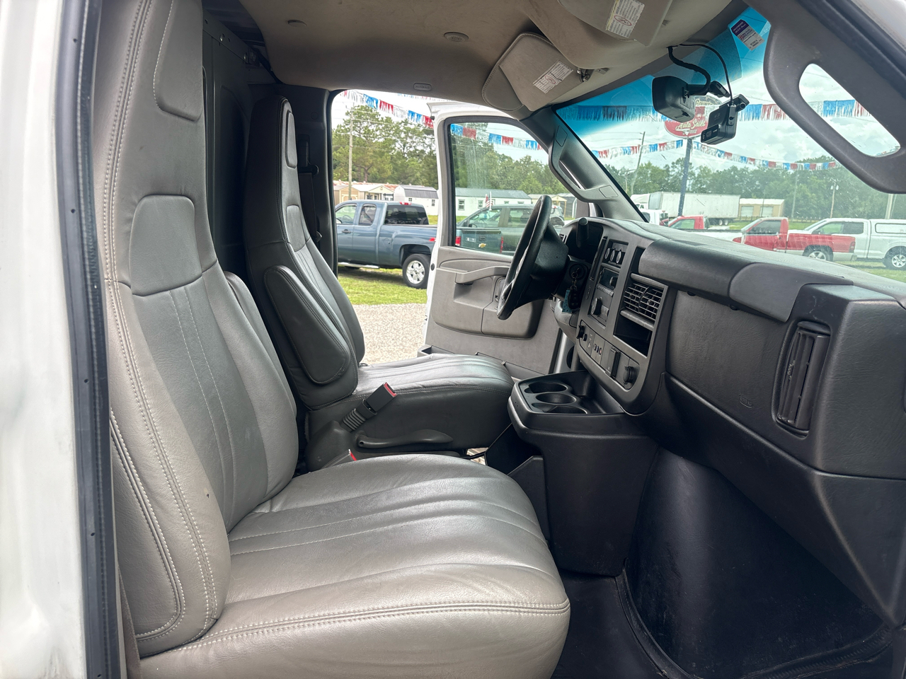 Chevrolet Express Cargo Van RWD 2500 135" 2020