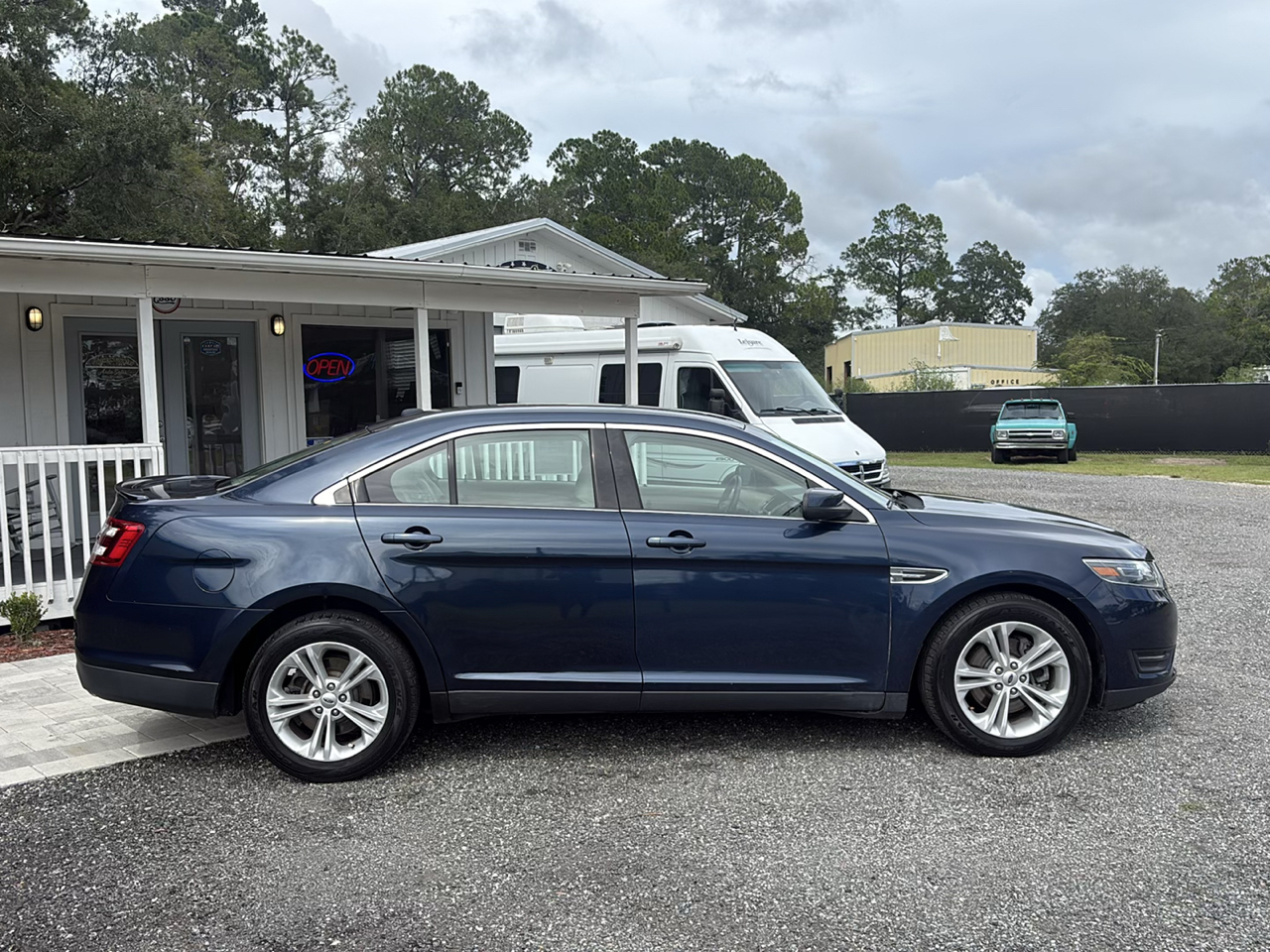 Ford Taurus SEL FWD 2017