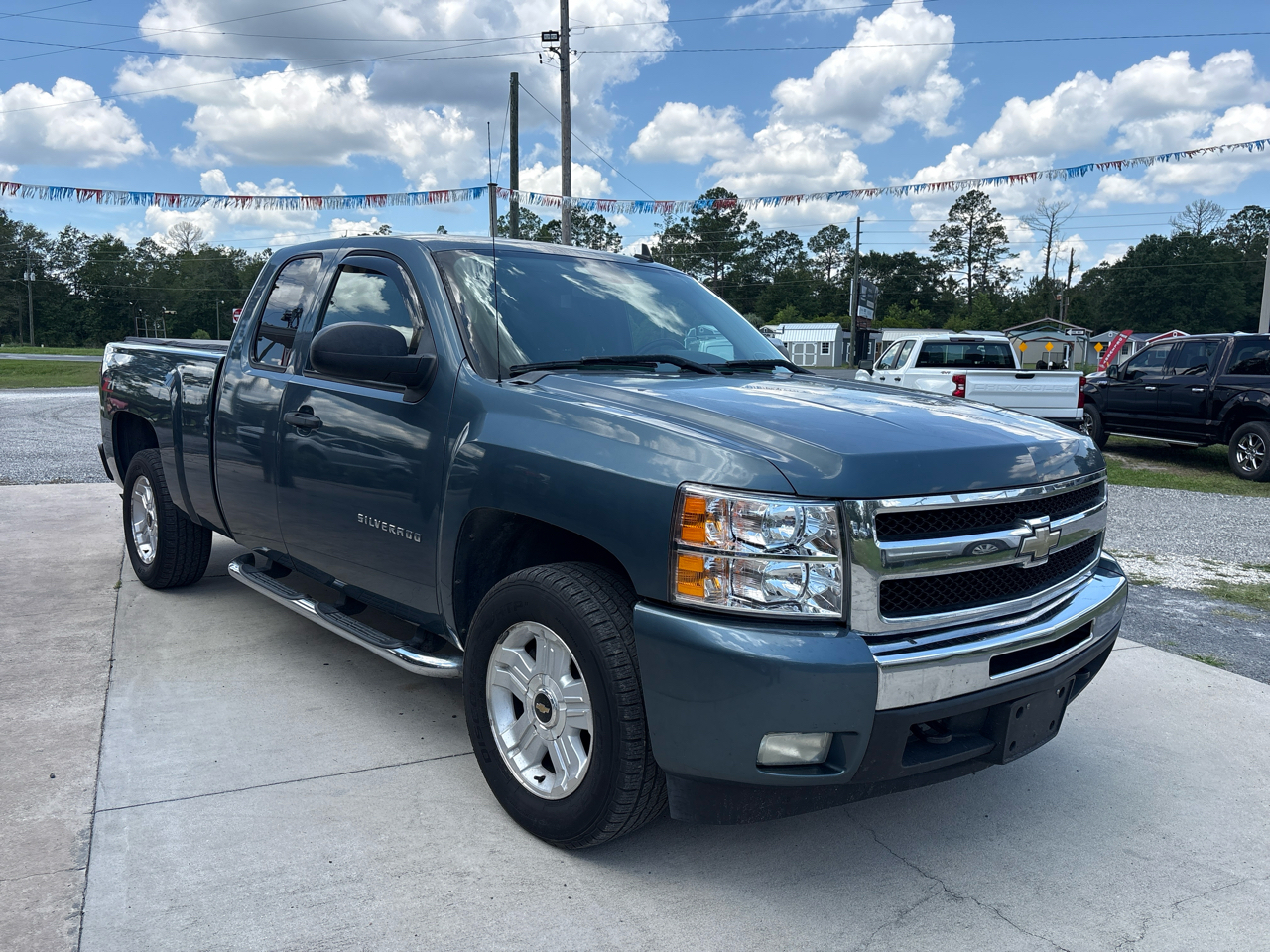 Chevrolet Silverado 1500 2WD Ext Cab 143.5" LT 2011
