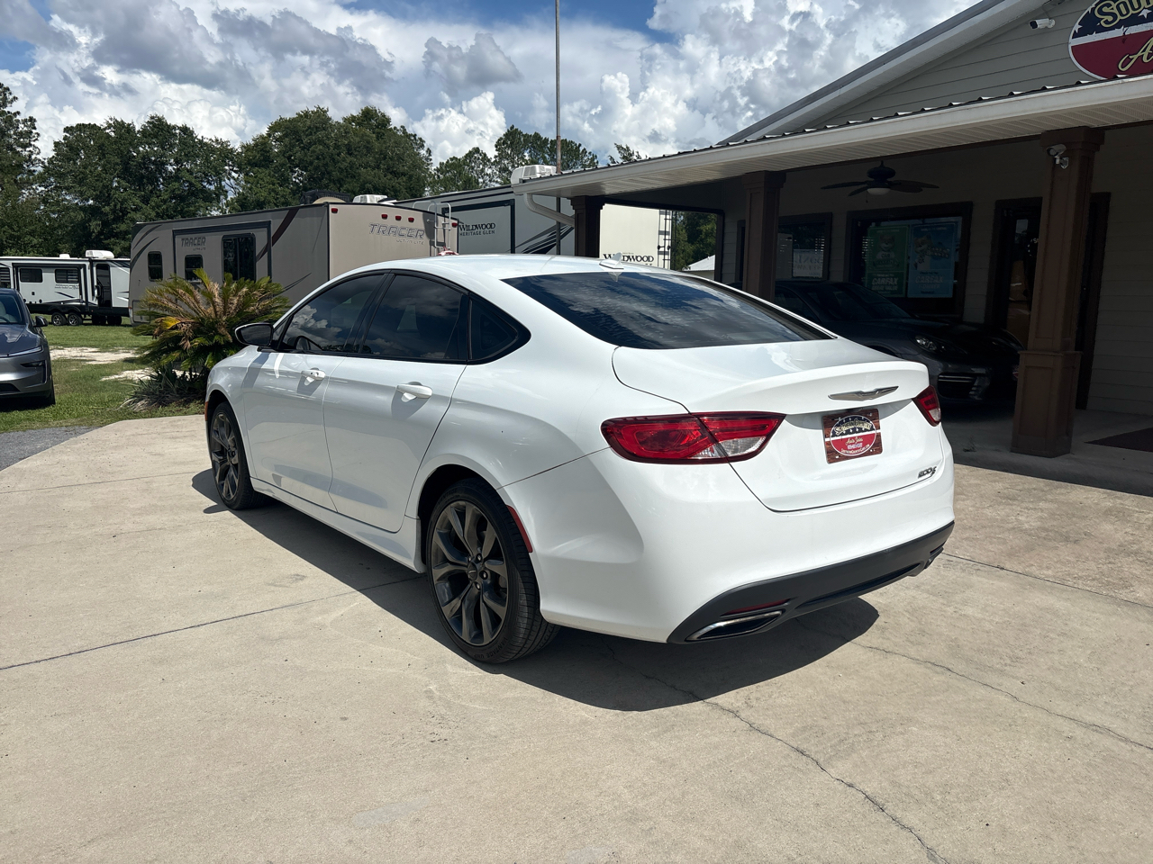 Chrysler 200 4dr Sdn S FWD 2015