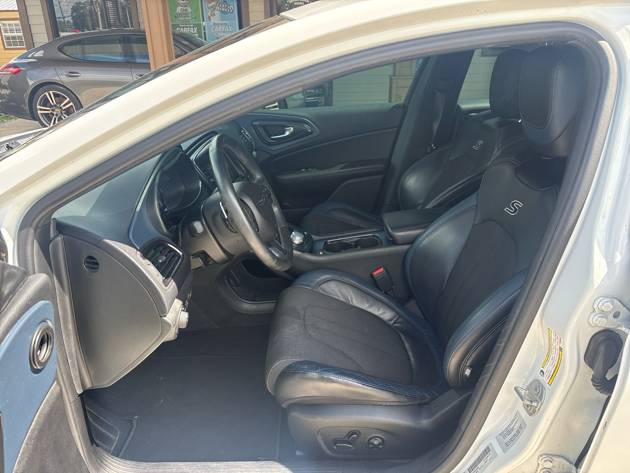Chrysler 200 4dr Sdn S FWD 2015
