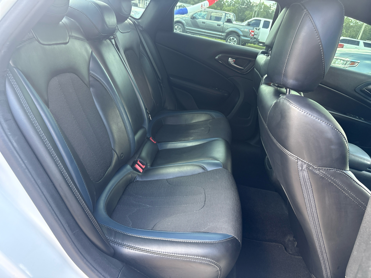 Chrysler 200 4dr Sdn S FWD 2015