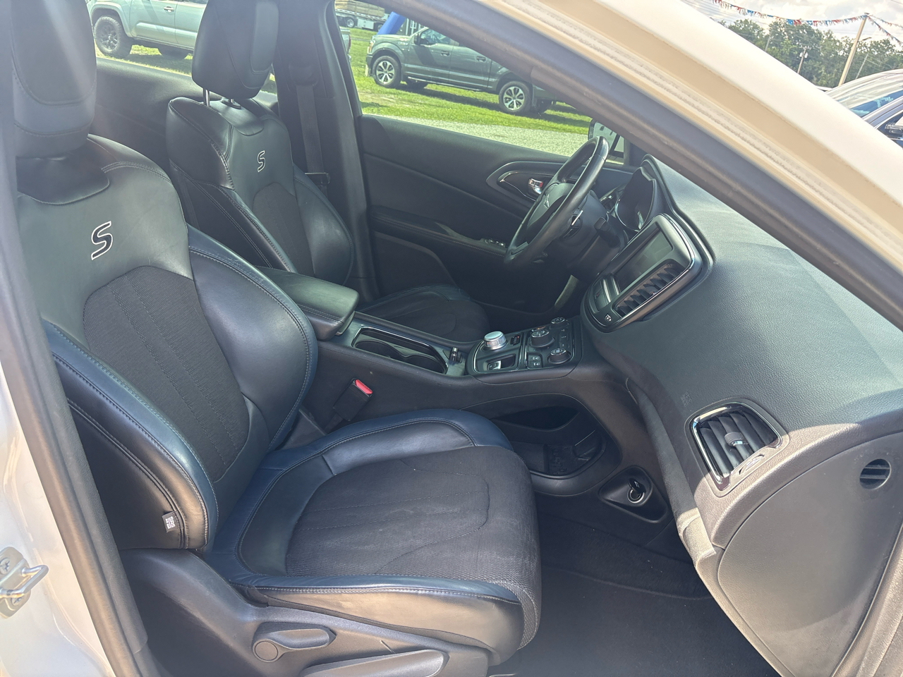 Chrysler 200 4dr Sdn S FWD 2015